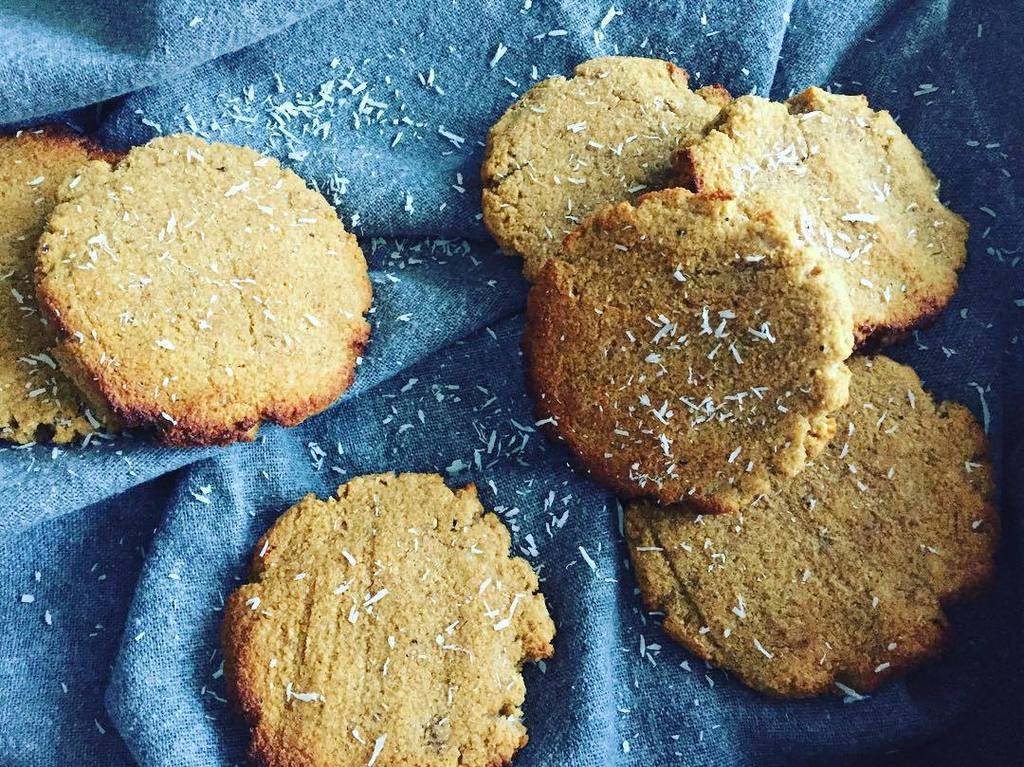 brndstf's tweet photo. Cookietime!! Ik maakte deze Kokosmeelkoekjes van @emmyeetclean #yum😋 Recept staat nu online. #brndstf #paleo #veget… https://t.co/oZuOw3TPRs