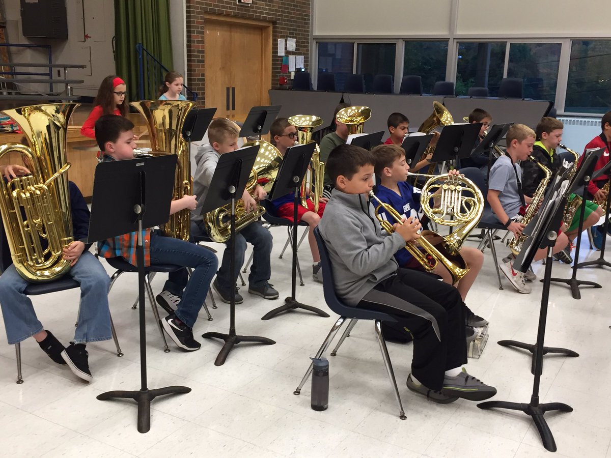 wdavern's tweet photo. Q&A at Split Rock band rehearsal today! Forte or mezzo forte anyone? So many tubas and so cool! #lowbrassrules https://t.co/B4Qyms9rKD