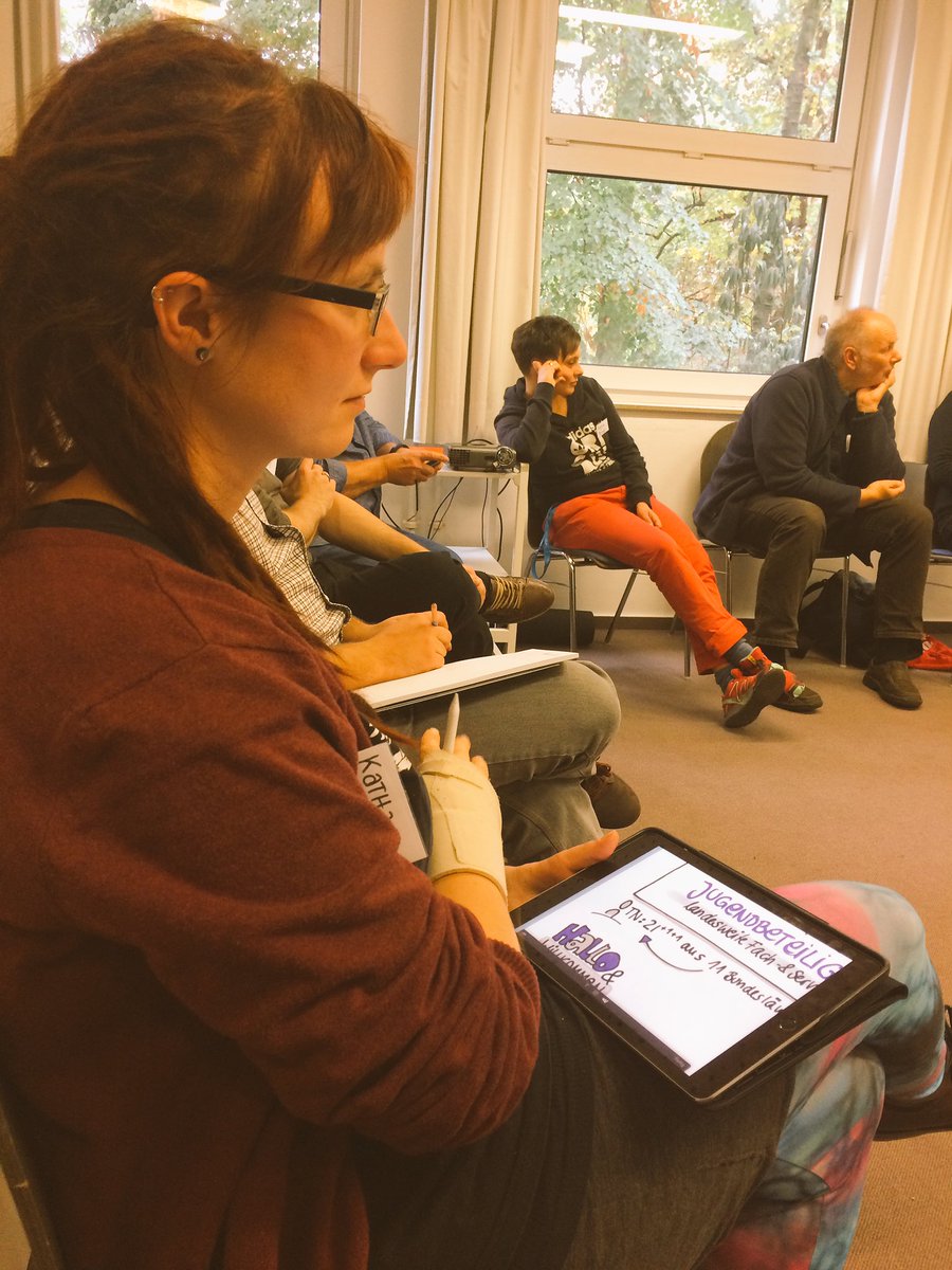 TeresavonJan's tweet photo. @btlgngsmdrtrn sketchnotet wieder fleißig :) https://t.co/oeJ1RKctUd