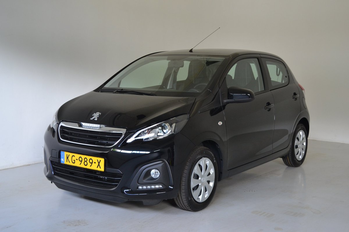 MobilityService's tweet photo. Extra ingekocht: de Peugeot 108! Op voorraad in wit, grijs of zwart, beschikbaar voor longlease of shortlease https://t.co/Uo8vl0IR4P https://t.co/rOtq4iSIJl