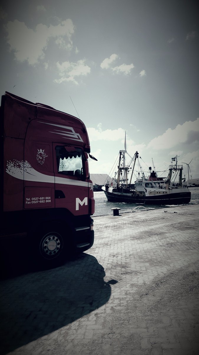 Gezocht: parttime chauffeurs (CE). Met name voor op vrijdag/zaterdag. Iets voor jou en te combineren met je bedrijf/baan? Tel. 0626888461