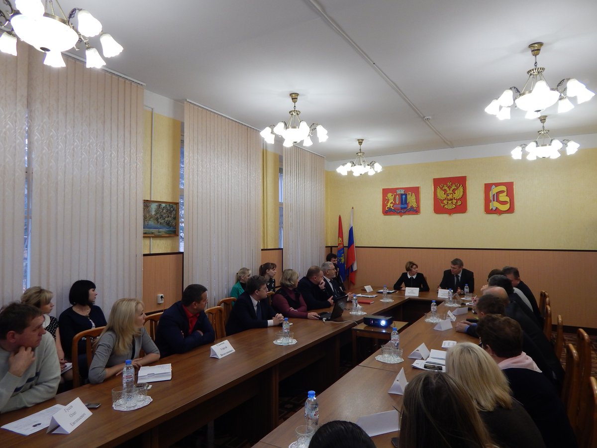 Под председательством главы г.о.Вичуга @M_Kupriyanov состоялась встреча с предпринимателями и Е.Лях представителя фонда развития моногородов