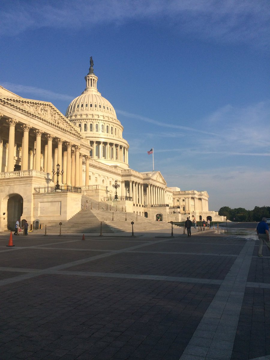ohmsWDC's tweet photo. Library of Congress and the Capitol. #hyattsdc2016 #bus6 https://t.co/Dy0a6T9DH1