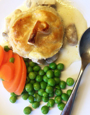 Chicken and Mushroom Mini-Pies thetoddlerchef.com/2016/10/20/chi…