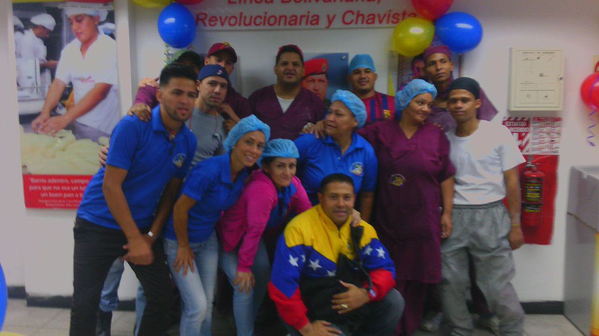rouge_monique's tweet photo. #A4AñosDelGolpeDelTimon, Sarria celebra con amor y lealtad  todo lo  que construyó nuestro #GiganteHugoChavez , y lo festeja con pasión. https://t.co/XxDnqJYjDn