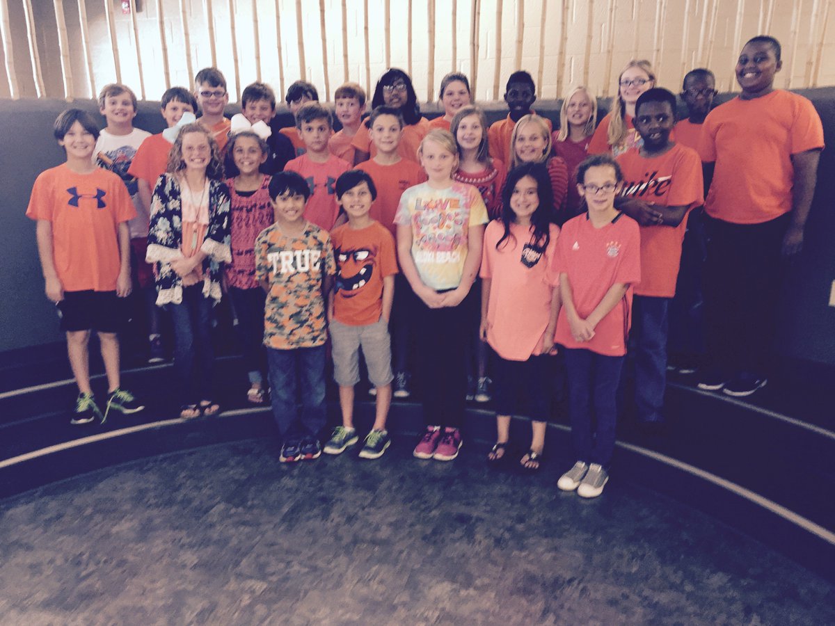 TweetDCS_OGCES's tweet photo. OGCE supporting bullying prevention by wearing orange and standing united together! #TeamDCS #TeamOGCE https://t.co/ENCqBjGVyl