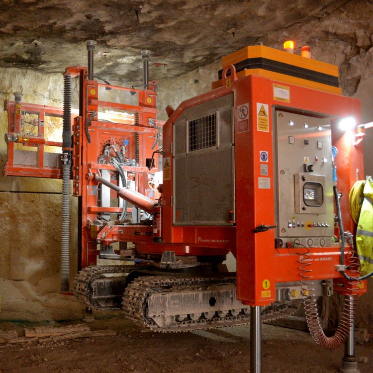 stonefirms's tweet photo. New mining machinery for our Perryfield mine on Portland! https://t.co/vKMbYivgkH https://t.co/xUBu9VH1pG