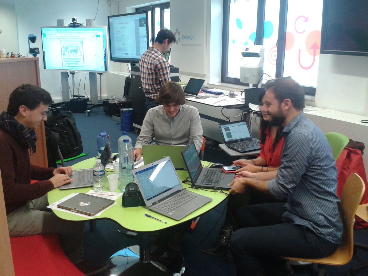 t_recheva's tweet image. Having fun behind the scenes. Part of team #handsonhack at #FCL_EU @tommaso_eun @Na_carrera @sonoandreap