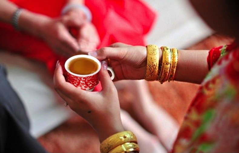 AsiaWedding's tweet photo. #ChineseWedding #TeaCeremony: Which tea do we use? Who should I serve first? Here's all about this #WeddingCustom: https://t.co/PdeFgyD2lP https://t.co/sO2rEswGqi