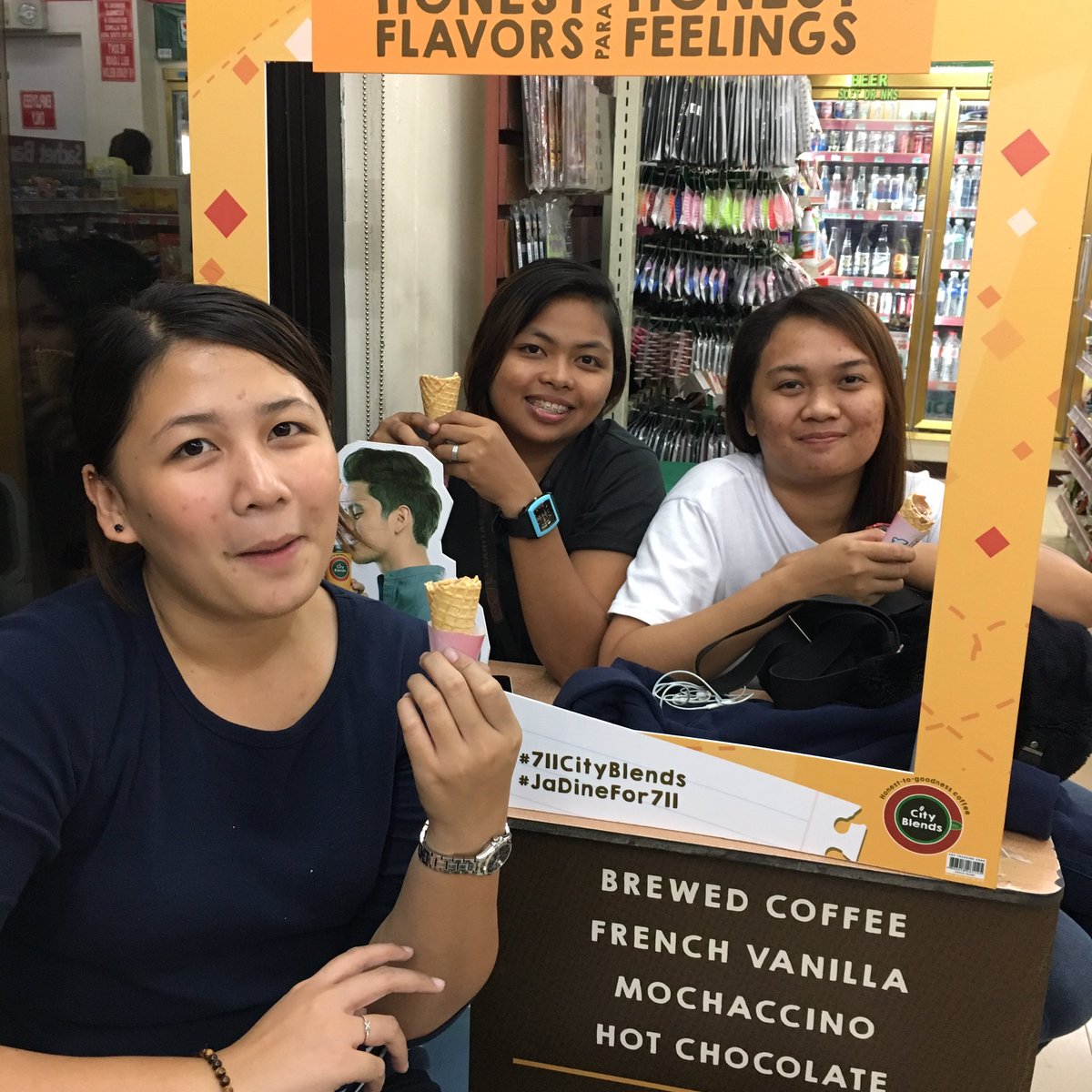 Yheleeee's tweet image. Got my atchara! 😂 @jiaaanedv @menorcaces #smoothtransaction di kpa sumama @MarenYMendoza 😆