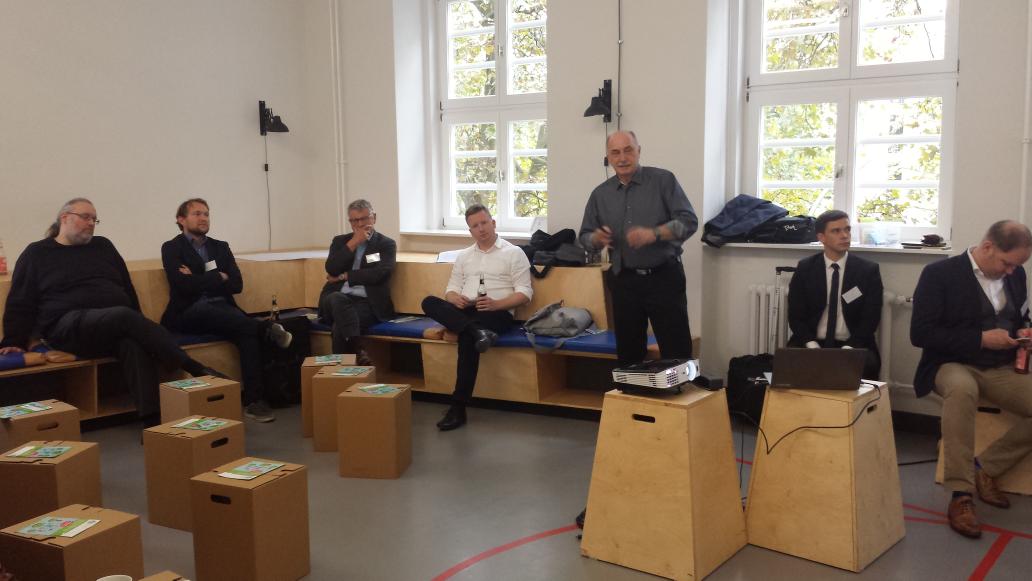 GeraldSwarat's tweet photo. Impuls von @JrgenStutzenber zu @digitaledoerfer in Berlin #NetzeNeuNutzen https://t.co/bT619atqoC
