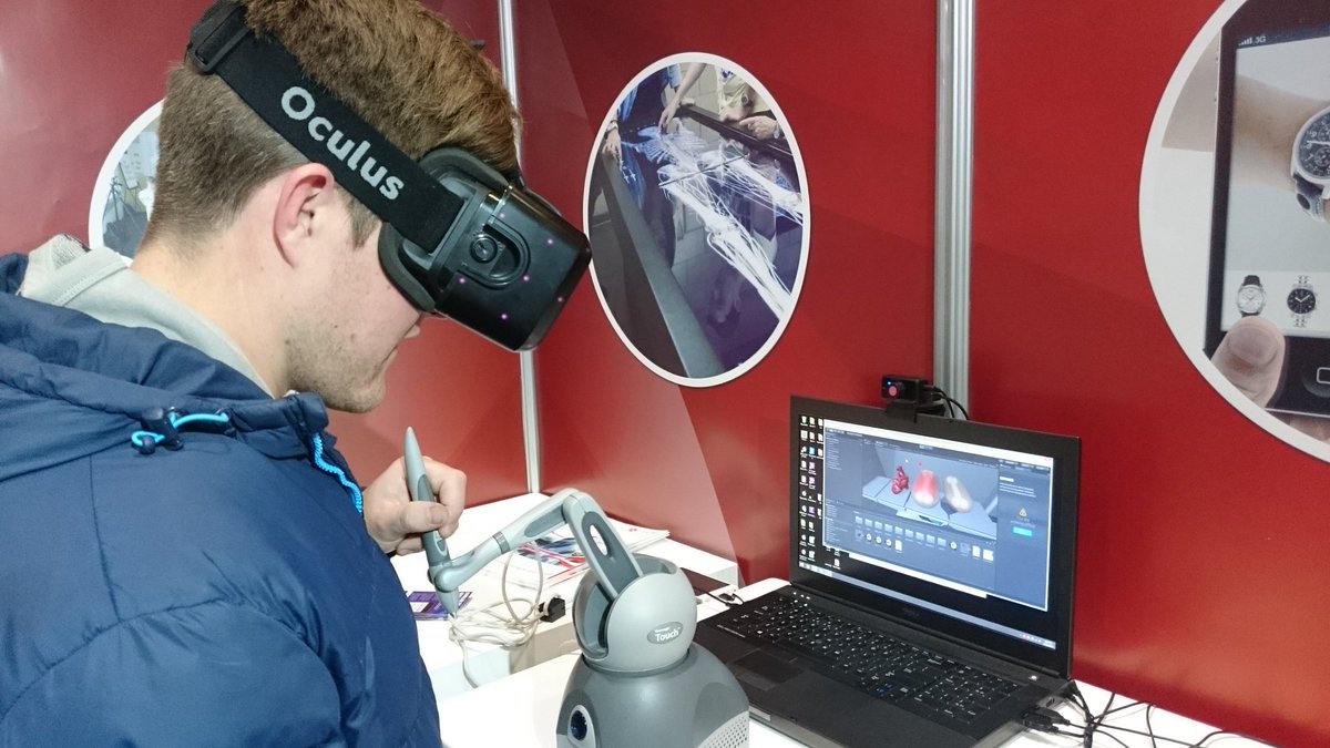 ThrillPic's tweet photo. Performing virtual surgery with @AptusSoftwareRo
@VRARworld 
#VR #360 https://t.co/pkfdgRYxPl