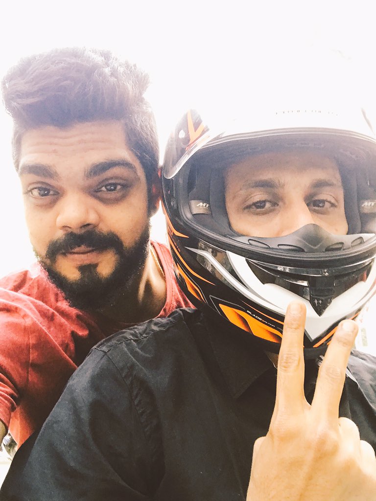 Mr_vicky06's tweet photo. @nambiar_rohith @Thiruku19041524 Nanban da😎✌🏻Mame machans😅😬 https://t.co/FzxNyGkuc1