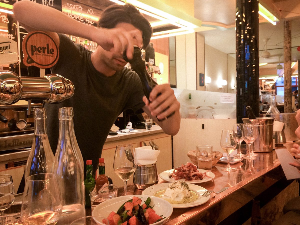 Eater's tweet photo. An insider guide to 6 of the best natural wine bars in Paris https://t.co/30dq149UnB https://t.co/DMRYPysHV6