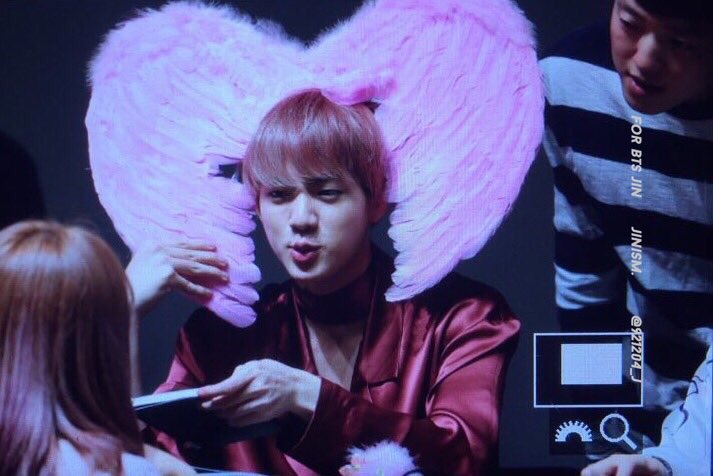 seokjin_th's tweet photo. ราวกับวิคตอเรียซีเครทแฟชั่นโชว์ ... 

©JINisim https://t.co/psObsFmdaP