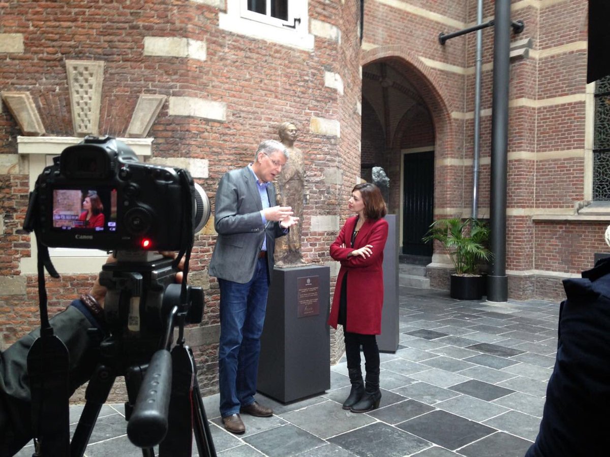 Najwa Shihab dgn peneliti&amp;pengajar Islamis Studies,Nico Kaptein di Academicgebouw Leiden #MataNajwagoestothenetherlands #ppiamsterdam