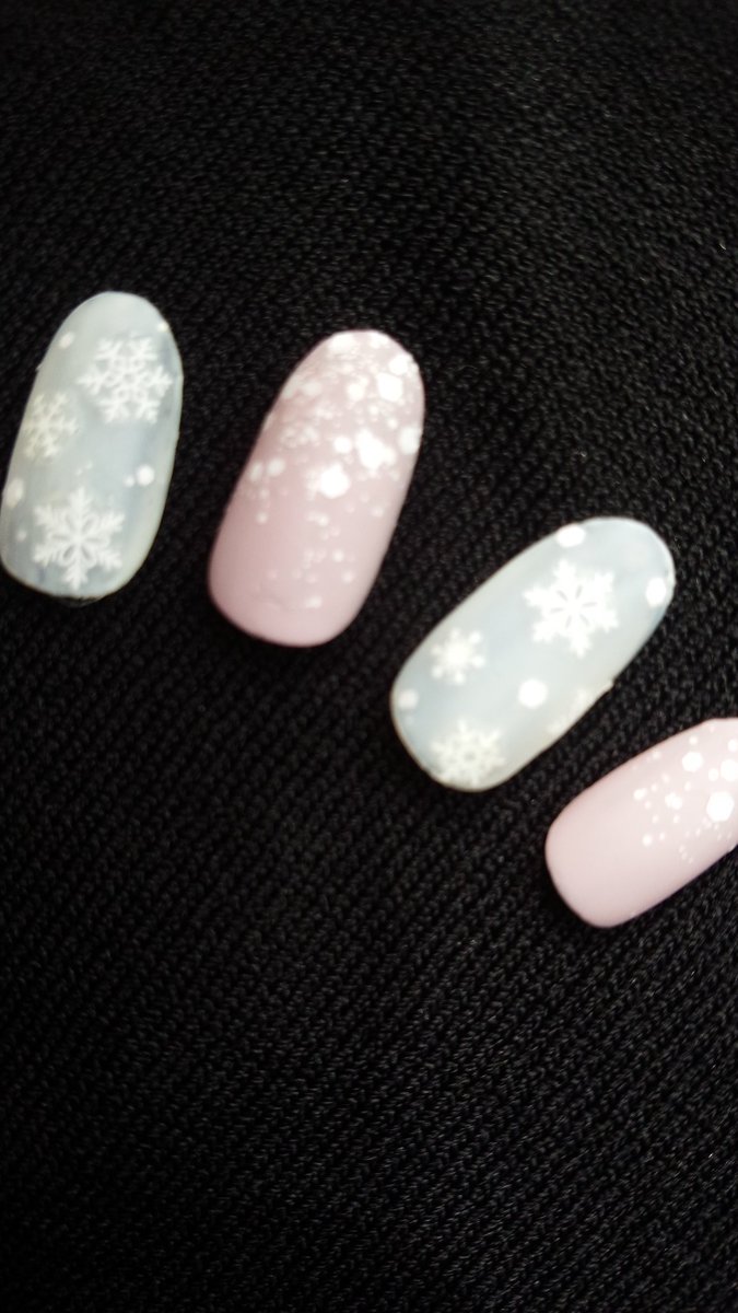 ゆき この冬初の雪の結晶ネイル 少し早いけど シール見てたどうしてもしたくなって シースルーのマットに雪の結晶が可愛い 満足したー これは 自爪にもしよう デュカート コンデンスミルク ヴィセ いつかの限定のマットネイル Pu100 メイベリン