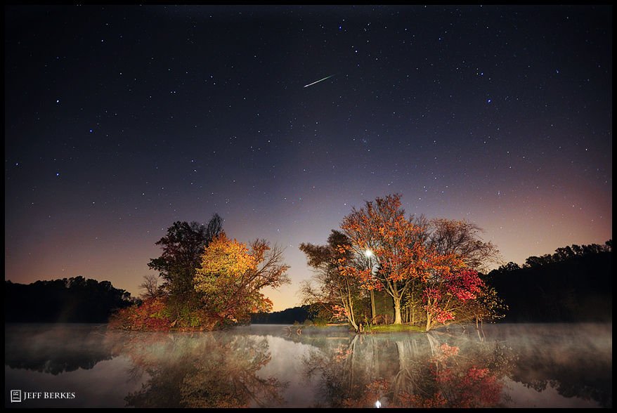 SPACEdotcom's tweet photo. The #Orionid #meteorshower peaks tonight. Here's how to see the show!  https://t.co/HcrIJ9B4n6 https://t.co/V7IrRGRTQY
