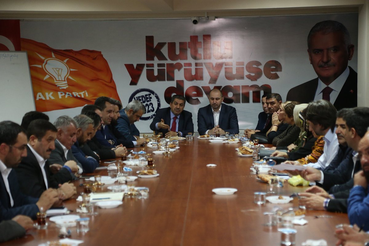 akpartiesenlerr's tweet photo. Belediye Bşk @tevfikgoksu ,İlçe Bşk @GokhanTaran ve Meclis üyelerimizin katılımıyla Yerel Yönetimler koordinasyon toplantısı icra ettik https://t.co/ydK9dzDOui