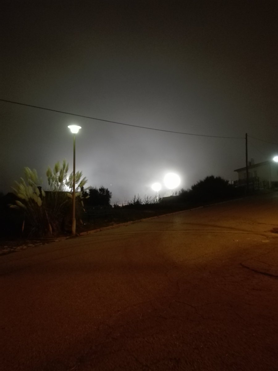 EncarniRamirez4's tweet photo. @RubenNocete  Así todos éstos días! Nieblazo https://t.co/kqccXRjCEw