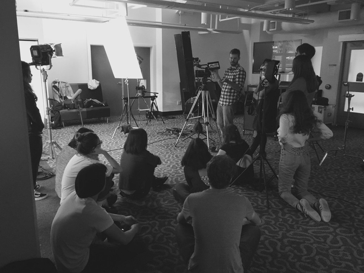 cliff_caines's tweet image. Waveform monitors! w/ guest DoP @ryanarandall #advancedlighting @OCAD #INTM #production2