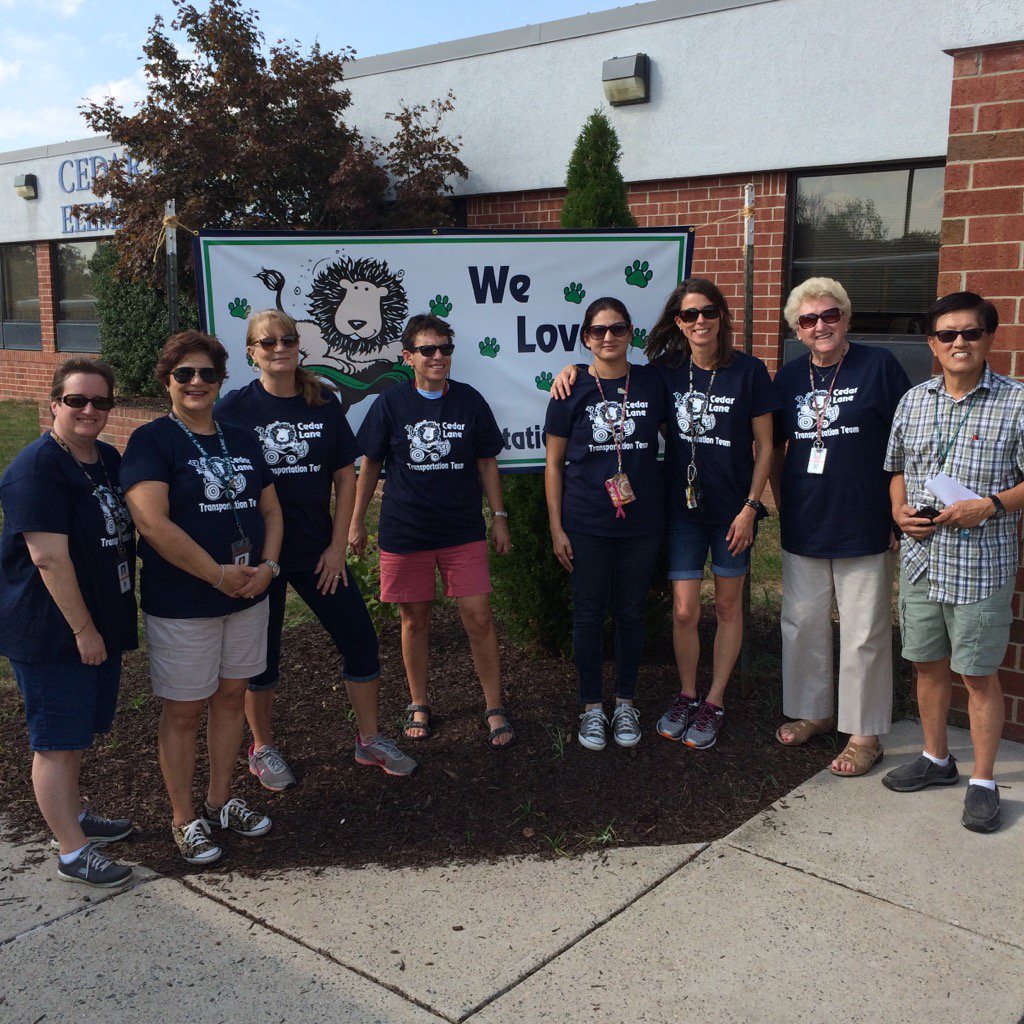 cedarlaneAP's tweet photo. We love our Bus Drivers. #LCPSBUS2016 https://t.co/a7fb0n375U