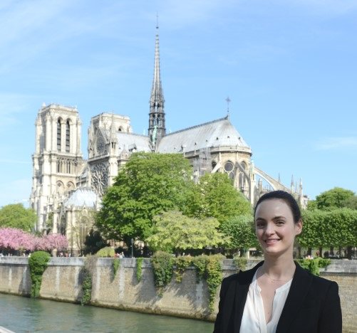 JustFranceParis's tweet photo. A5 A Parisian's wardrobe is black. It's classic, chic and an accidental spill of red wine won't ruin your day. #letsbepractical #culturetrav https://t.co/ca5VqdAn3Z