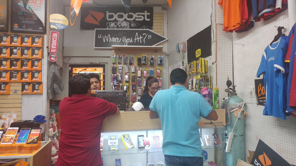 Great to see phone sales in progress upon arrival at Disco Centro!  <a href="/Allin_SPG/">Bryan</a> @TjonesSprint @Mitchell_Boost @BDP_Craig @dean_hyperlink 🌟✨🌟✨
