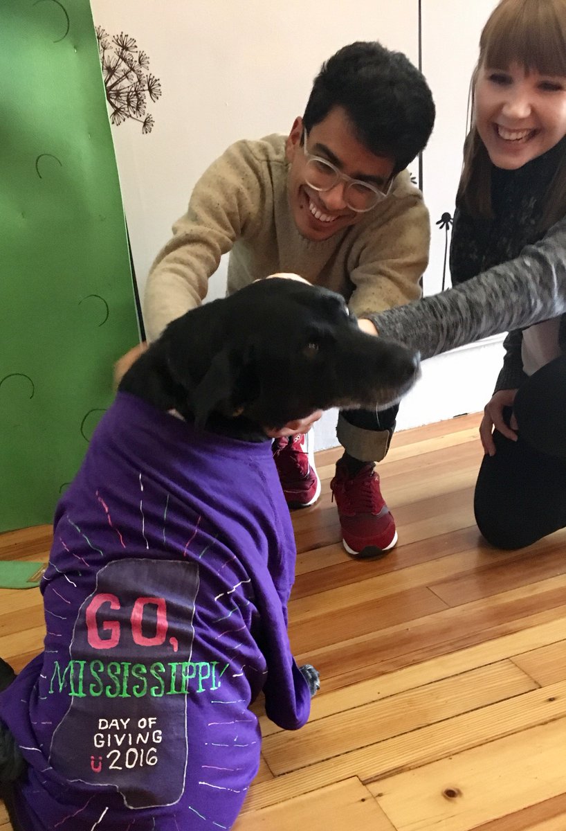 GiveGab's tweet photo. We're rooting for you, Mississippi! We even brought out our Day of Giving mascot! :D #MSDayofGiving @MSDayofGiving https://t.co/pOZBPdsTbn https://t.co/TR5BxLFABT