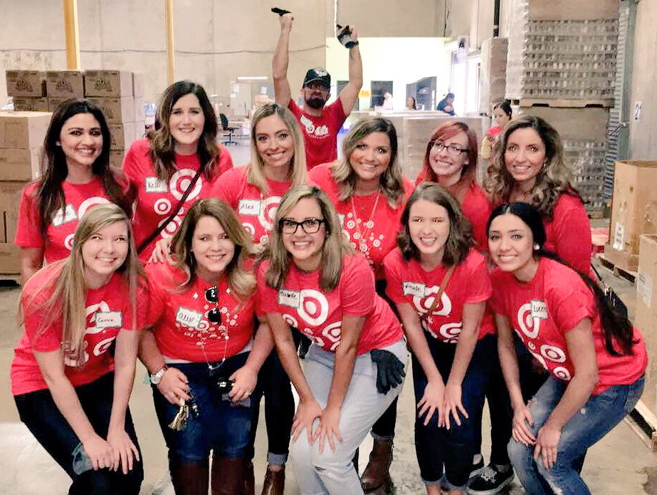 BstSuperTInTown's tweet photo. ETL Appreciation Day with my target girls! #fastfunfriendly #tucson #LoveWhereYouWork #target https://t.co/Fx3TumTFVc