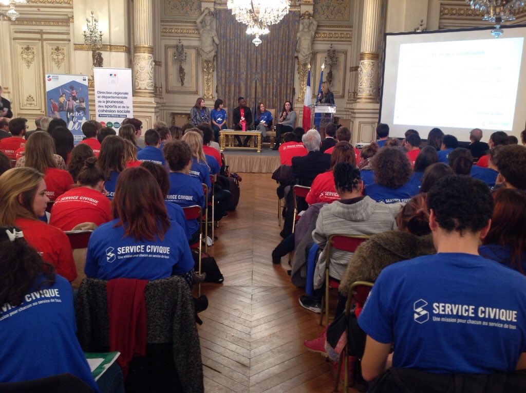 i_engagement's tweet photo. Bangaly (#PromoIDE2016) &amp; Justine (#PromoIDE2015) parlent de leur volontariat en @ServiceCivique et de leur #engagement !
Cc @prefetrhone https://t.co/UMZ6RGSZEL