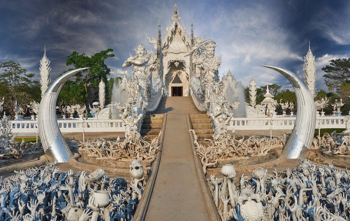 worldspreetours's tweet photo. White temple in Thailand. Absolutely beautiful. #ThrowbackThursday #TBT #WorldSpree https://t.co/UYzcz1GupK