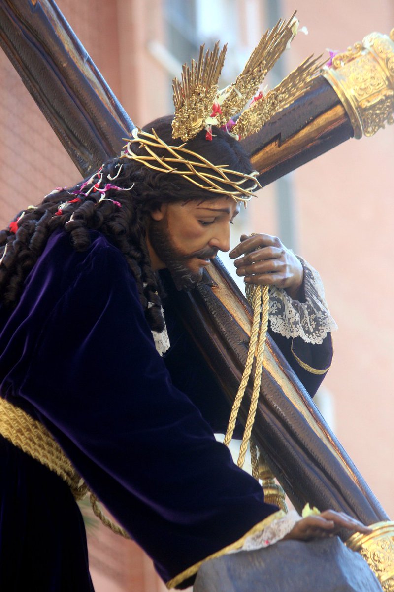 SsantaMLG_'s tweet photo. Cada jueves, Jesús cae tres veces en el Perchel. #ReydelPerchel https://t.co/baIrqxKO4c