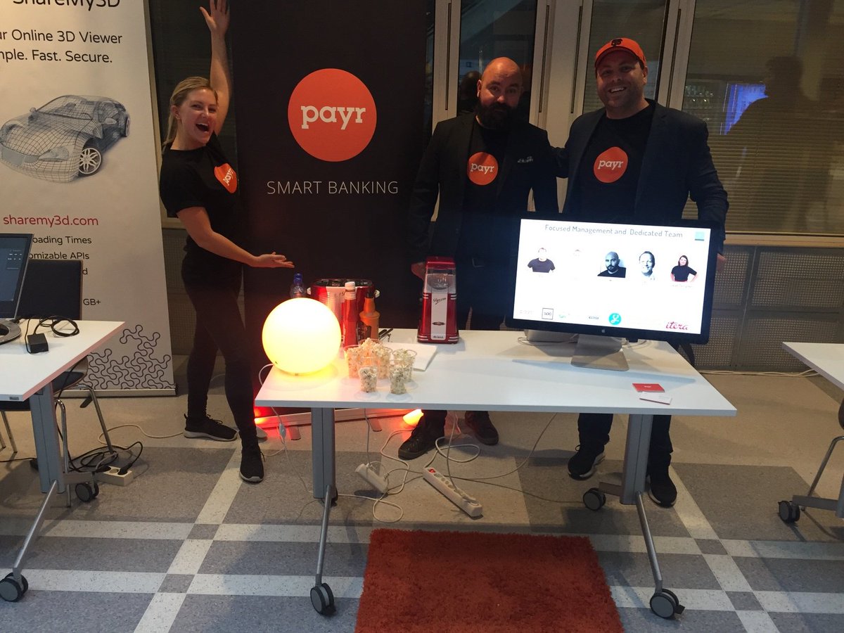 GoPayr_'s tweet photo. Hot dogs 🌭 and popcorn 🍿  were a hit at Corporate Innovation Day! Our first stand ever! 
#oiw2016 #meetthecorporates #ciw2016 #startuplife https://t.co/hYV3cGK81s