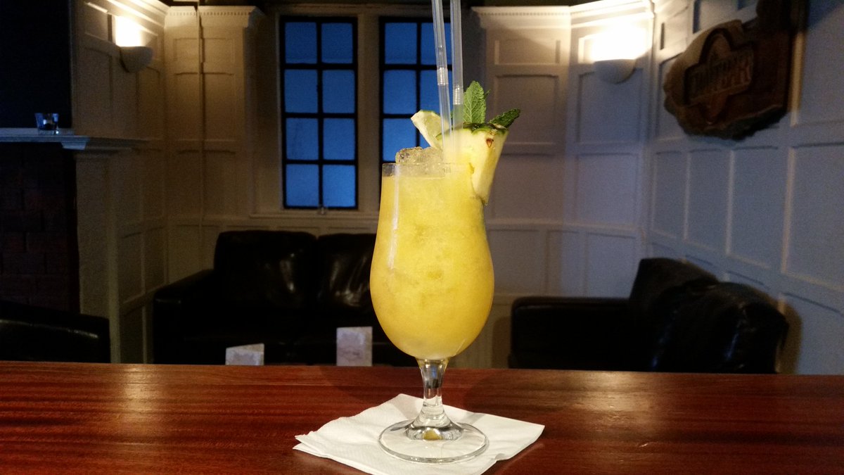 CraftSburyArms's tweet photo. After Work Perks all night! Come in, relax and enjoy buy one get one free cocktails, £3 craft beer cans and bottles of wine just £12 each! https://t.co/YtDIZHhQ7y