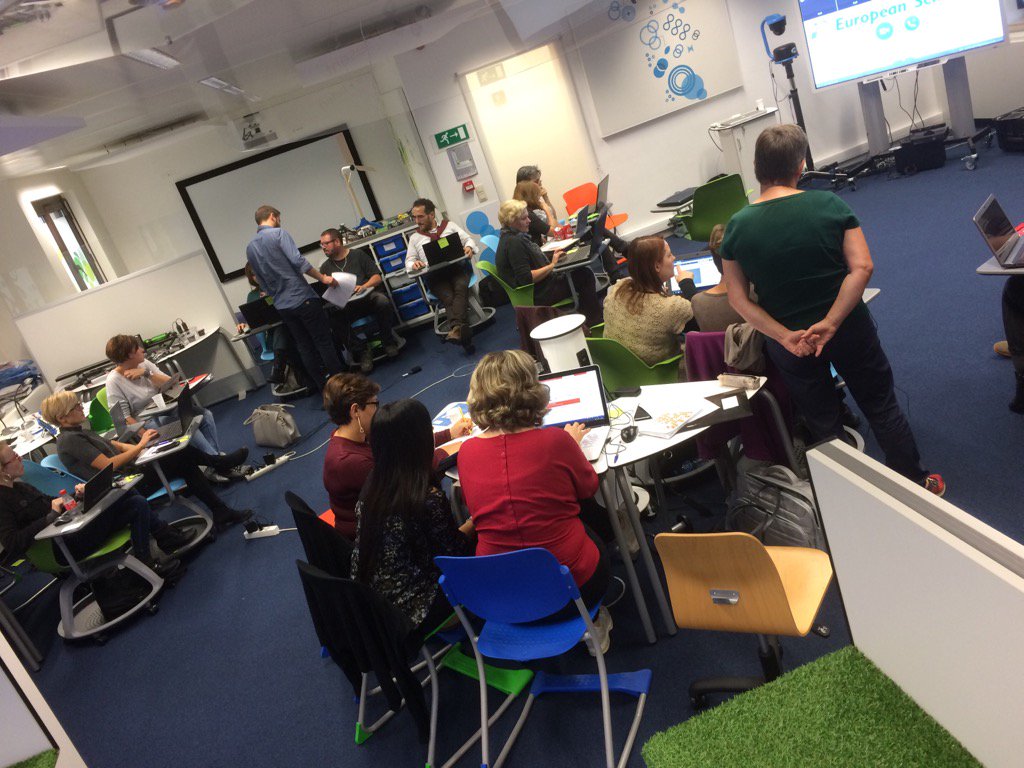 BartVerswijvel's tweet image. Finalising the hacks.. #handsonhack Future Classroom Lab