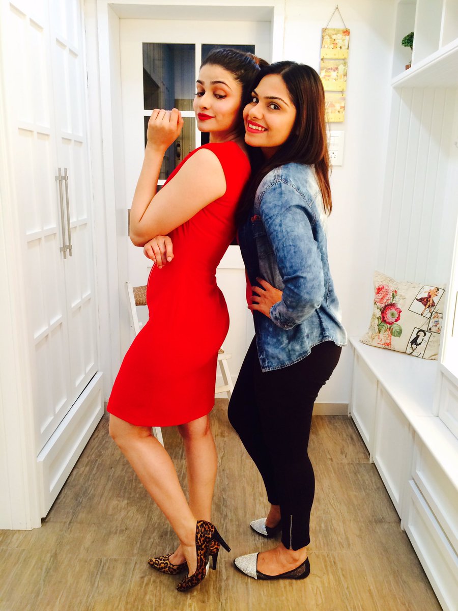 Belated happy burdayyy birdy 🎂🍷🎈🎉👯 <a href="/raedita/">Raedita Tandan Jain</a> look what I found 💁🏻 #majorthrowback