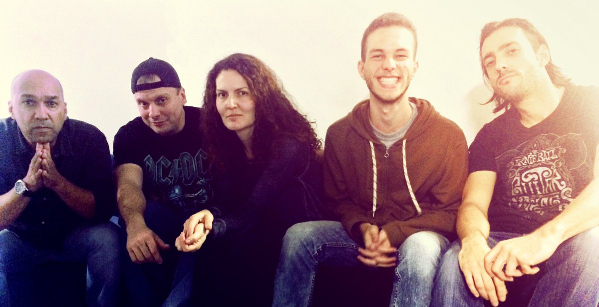 GoldenBoxRocks's tweet image. Andamos con mucho trabajo planeando sorpresas para ustedes! #GoldenBoxRocks #ThisIsGoldenBox