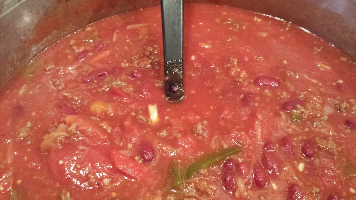 ChefT66502's tweet photo. Cool rainy days=Chili! Making a batch for lunch to go along w/ the phillies! Come to lunch and warm up! @KSU_Theta https://t.co/Ui4gEhBZuQ