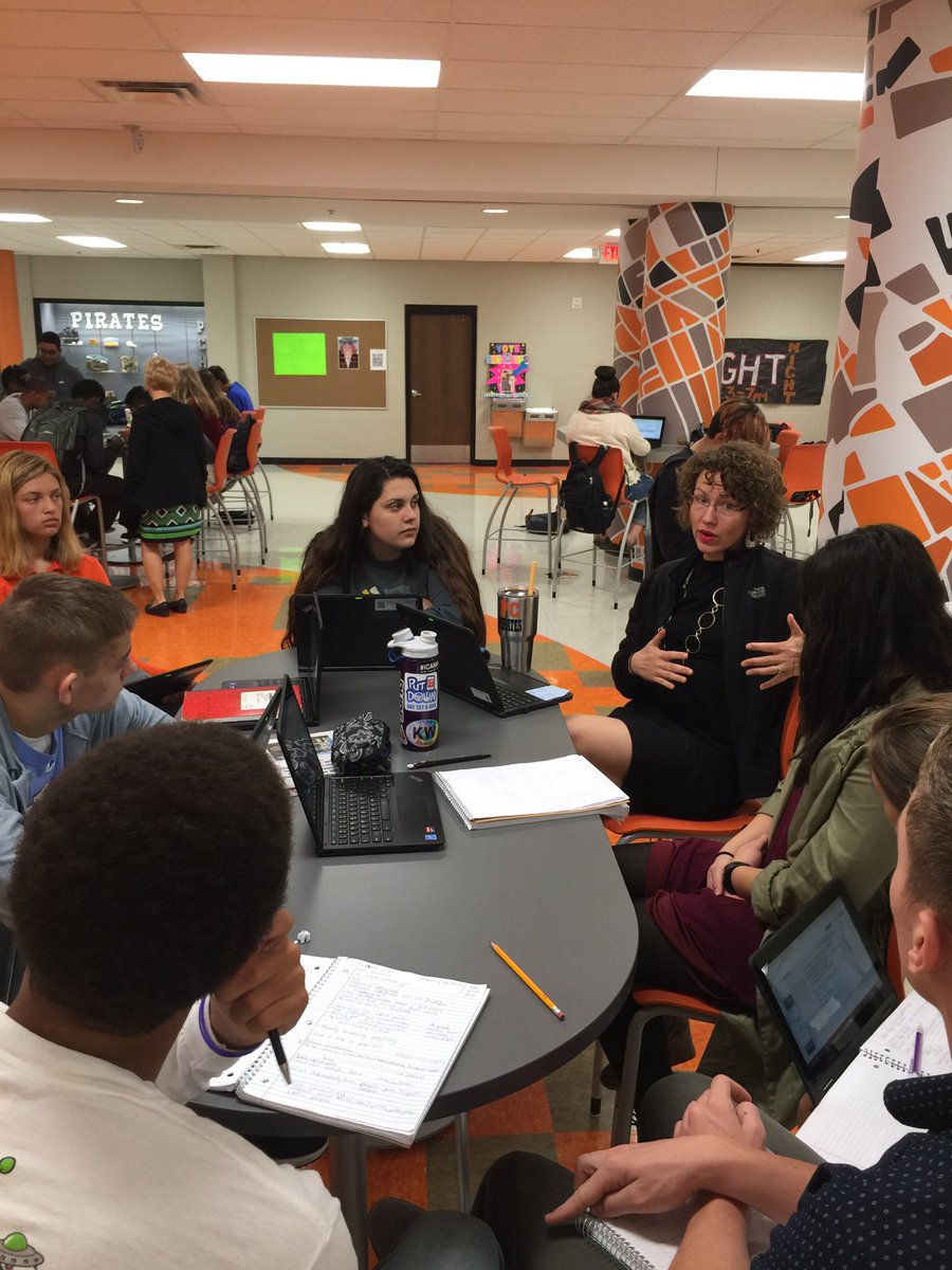 PCPaxtonPilot's tweet photo. Instructional "pick up game" discussion with Government teacher on the election process. @PCHSHalls @PCHSprincipals #FleEdu @education_geek https://t.co/pBEwwVhx5n