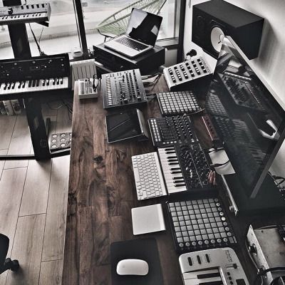 mainyardstudios's tweet photo. Is your music station looking so busy?? Get ready for MainYard Studios Wimbledon :D
#my90 #beautifulworkplace #madcreative #sooninWimbledon https://t.co/yqSsecGG62
