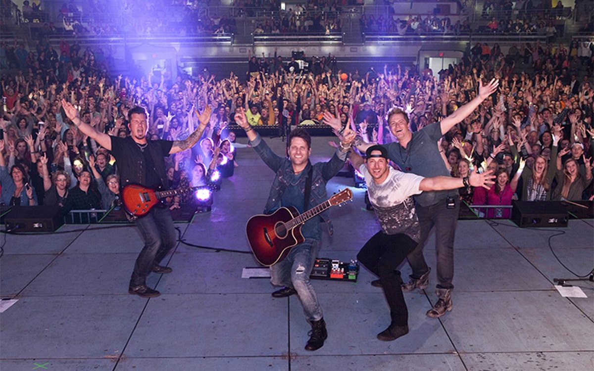ECUAthleticTix's tweet photo. #TBT - @parmalee 1st "Feels Like Carolina" show at Minges. Don't miss #FLCC2016 on Nov 18th! Purchase tickets here: https://t.co/n4nWkgcdVt https://t.co/jmVJbUjr9r