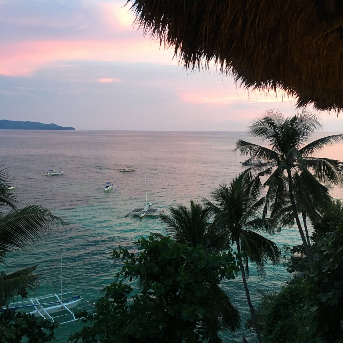 global_jungle's tweet photo. My favorite country! Amazing sunset at #Diniwid beach in #Boracay, the #Philippines #itsmorefuninthephilippines @TourismPHL https://t.co/rqnL4fQAsS