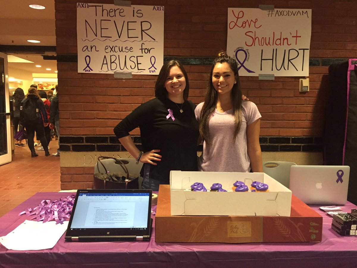 axo_su's tweet photo. Love shouldnโt hurt๐๐ Come grab a purple ribbon to support Domestic Violence Awareness! ๐๐ #axosu #dvam https://t.co/Z94jNj0MMI