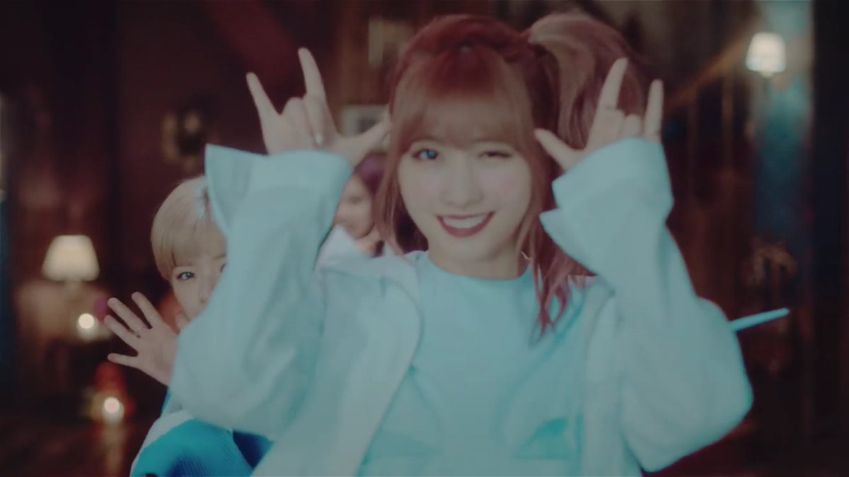 Hirai Momo Momo Still Doing This Pose Twice Mv Teaser Tt Twicecomeback Twice1stanniversary Twice Momo