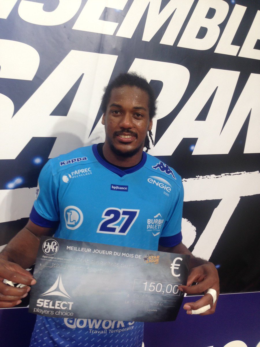 AJPHandball's tweet photo. #JDM remise du trophée à #Acquevillo @Saran_Loiret_HB ! Une remise de chèque cadeaux #SELECT pour tous les JDM @LidlStarligue et @Proligue ! https://t.co/SQsDuZ4lE9
