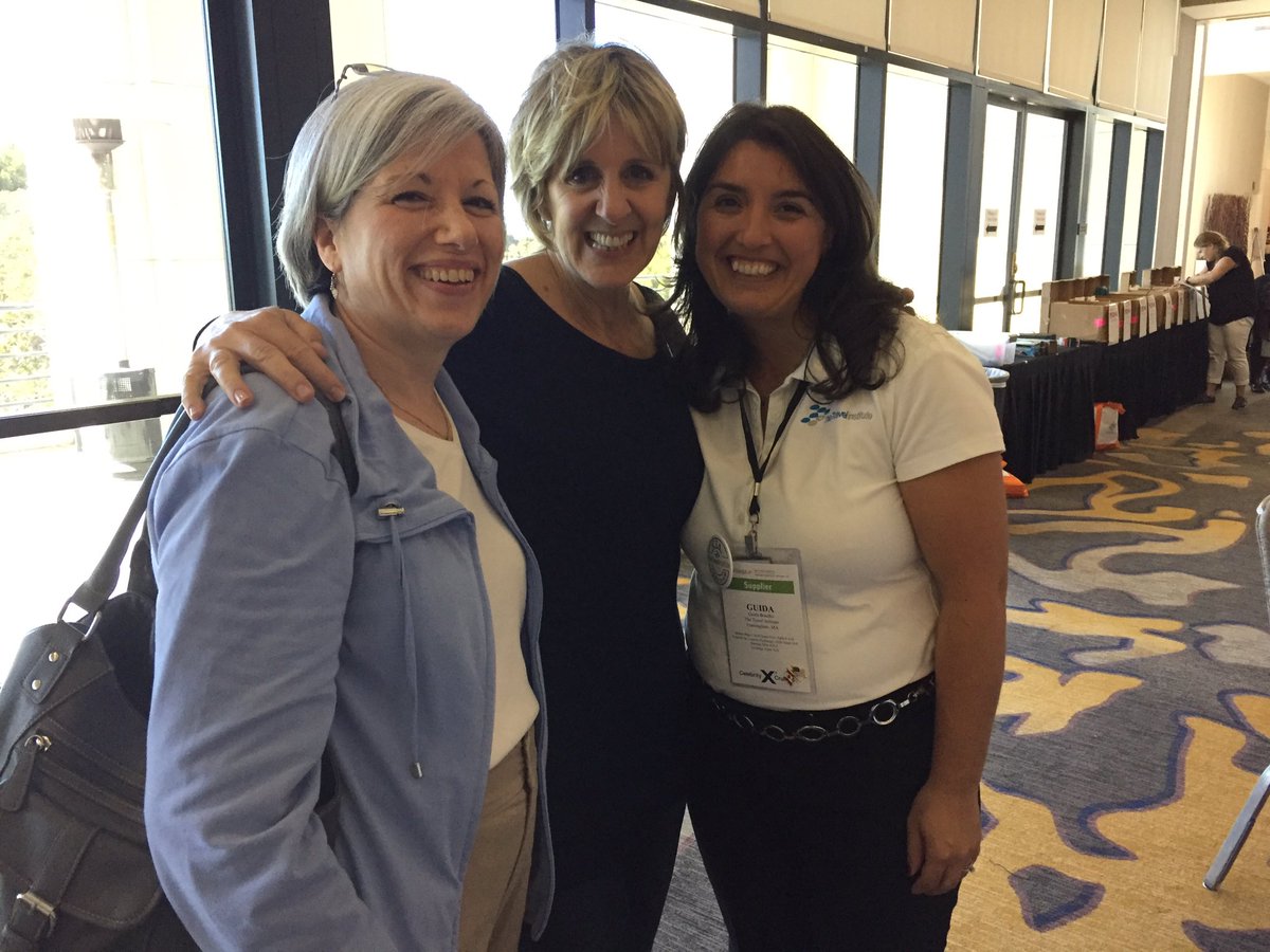 CCuzzone's tweet image. #etgcon16 Love these ladies!