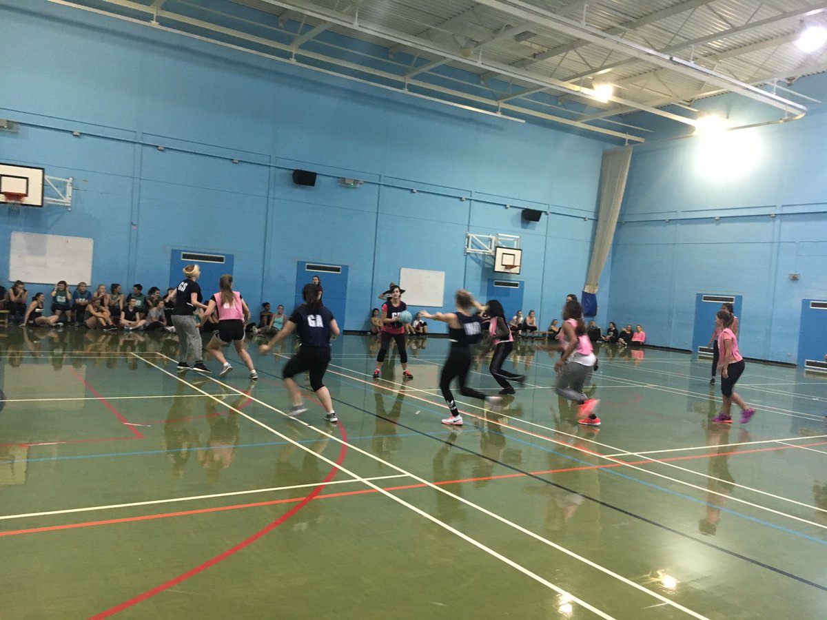 SheffHallamUNO's tweet photo. Come down to collegiate sports hall for your second social netball session of the week. Guaranteed fun and giggles!! 7:15-8:15pm!! Be there! https://t.co/JCvedad5Dl