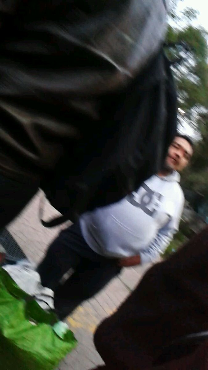 windows20003's tweet image. Ambulantes en escaleras y salidas de metro chapultepec, direccion estela de luz, autorizados a vender y obstruir el paso de 5am a 9am