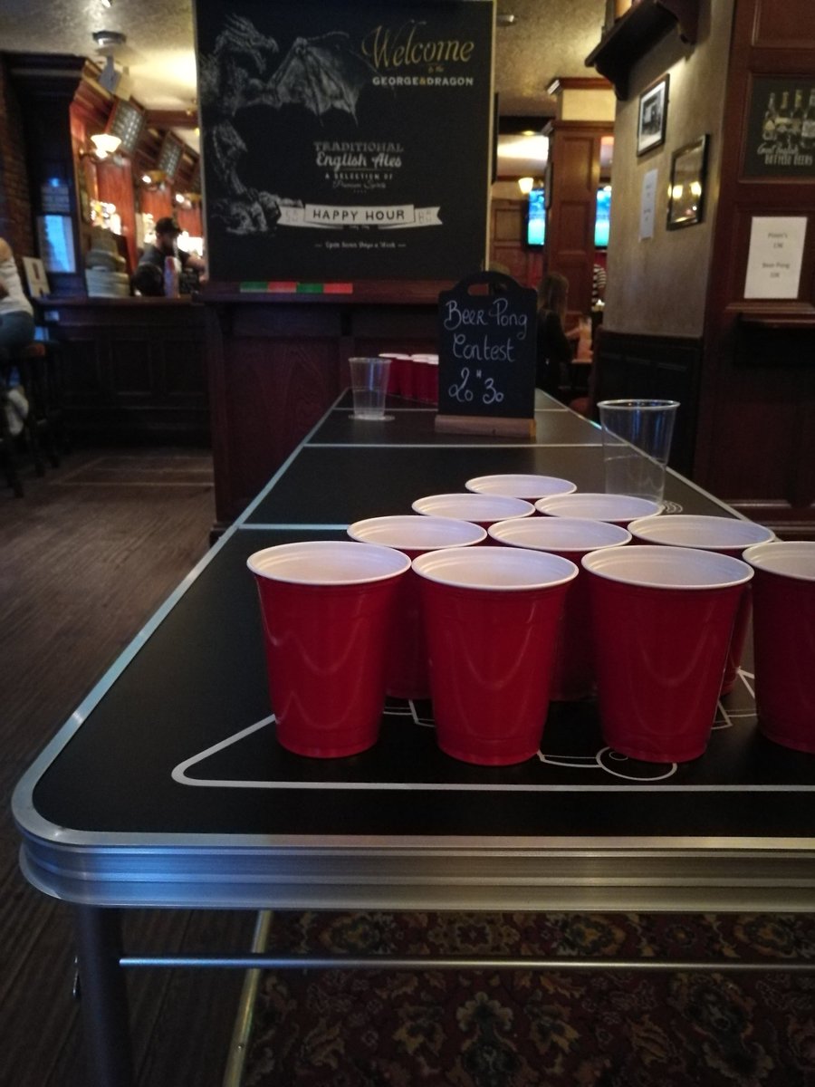 _George_Dragon_'s tweet photo. Un petit beer pong ce soir? https://t.co/765SOuv66n